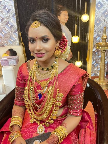 bridal makeup artist guruvayur
